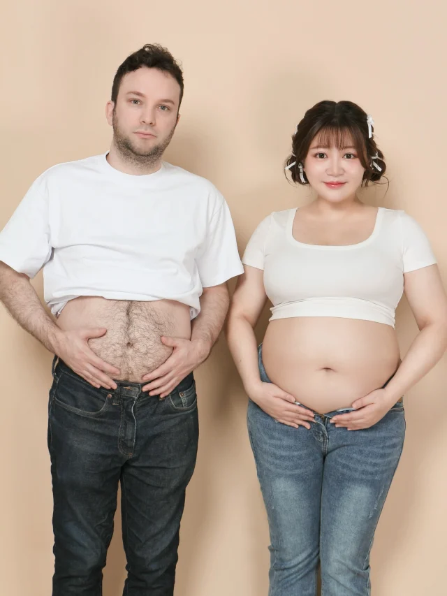 西蒙的肚子也是沒再讓的😂
一直很想拍一組夫妻露曬肚照
孕初期還一直笑西蒙肚子比我更像懷孕
結果現在肚子已超越西蒙了！

上網查懷雙胞胎建議幾週拍孕寫真
竟然24週就建議可以拍了！😮
連婦產科女醫生都叫我可以去拍了
免得雙寶進入8個月肚子負擔變大拍起來很辛苦

我也怕如果真的意外超早產…
還沒拍就被迫在醫院安胎
或者雙寶不到1000多克就先跑出來…
到時候連想拍孕寫真的機會都沒了
所以早早先拍起來！

📷/ @muinstudio.tw 

#懷孕 #混血兒 #混血兒寶寶 #台法混血 #雙胞胎 #同卵雙胞胎 #混血雙胞胎 #孕婦寫真 #孕寫真 #異國戀 #異國婚姻 #台法 #穿搭 #棉花糖女孩 #厚片穿搭 #棉花糖穿搭 #中大尺碼 #中大碼女孩 #厚片女孩 #大碼女裝 #大碼 #twins #babytwins #pregnant #pregnancy #identicaltwins