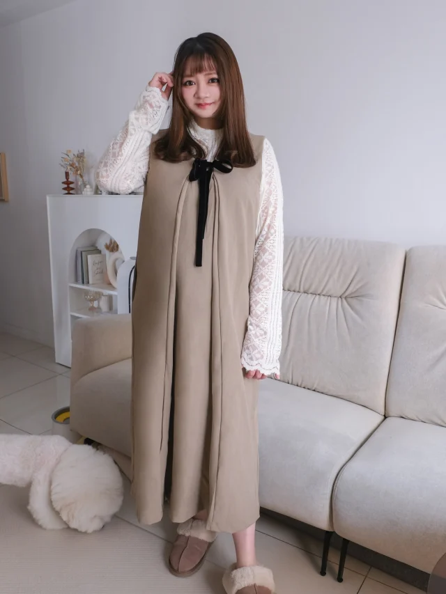 背心裙真的是孕媽咪的好朋友
穿起來舒服、裡面還可以穿托腹帶
孕晚期肚子越來越巨
準備了這件寬鬆可愛的背心長裙
很適合現在的季節

兩面都可以穿！
蝴蝶結也可以在背後又很可愛
這件背心裙做得比較大件
所以尺寸挑選上可以稍微拿小一碼
整套衣服包含內搭都是 @ob_design 家的喔

單品編號打在下方⬇️

(11381754)日系2WAY打摺綁帶造型洋裝
(AB20715)日系彈力微透膚鏤空蕾絲內搭長袖上衣

如果想要搜尋只需在OB嚴選
官網的放大鏡🔍處打上編號
就可以找到了呦~~

【OB嚴選官網專屬9折折扣碼】
🔛盈盈折扣碼：ying12
🕒使用期間：即日起~1/4 23:59
🔍全站皆可使用

@ob_cloudgirl  #雙胞胎 #同卵雙胞胎 #混血雙胞胎 #混血兒 #異國婚姻